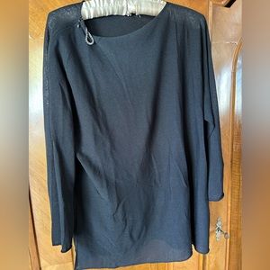 Tunic shoulder zip for perk a poo look. Cotton mesh like tunic one size